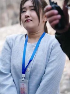 短剧《丑小鸭路人甲哥哥们抱她回家》76集短剧极速播放不卡顿