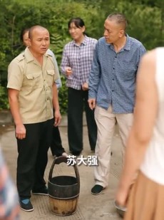 短剧《穿到饥荒年我靠绑定挨骂系统顿顿吃肉》80集短剧1080P在线畅享