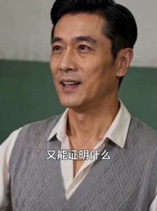 短剧《食堂师傅带走剩菜那天，我救了整座机械厂》43集短剧免费观看完整版全集