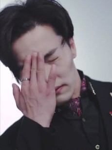 短剧《穿进末世后，我与仇人同居了》71集短剧高清无广告在线追完