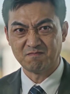 短剧《入职当天，我成了公司靠山》54集短剧高清全集免费播放