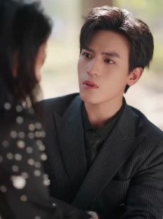 短剧《坠落星光倒灌时》80集短剧蓝光画质全集免费看