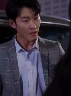 短剧《老板一不小心吻上你》83集短剧全集无广告在线畅看