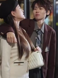 短剧《闪婚后我发现老公另有其人》99集短剧高清流畅在线观看