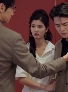 短剧《穿剧中我替窝囊女主战翻全场》30集短剧极速播放全集在线