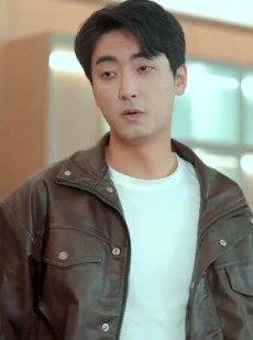 短剧《傲娇女总裁的医皇保镖》111集短剧高清流畅在线免费观看