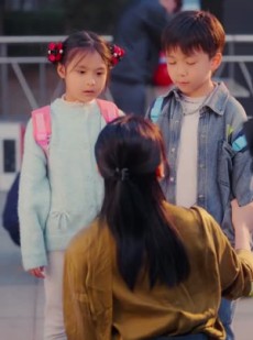 短剧《中年被裁后，我拿下总裁弟弟》66集短剧高清无删减版免费看