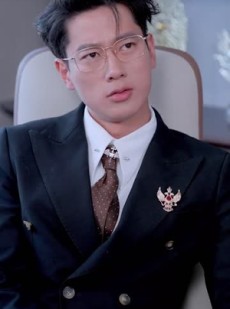 短剧《错爱后，被美女老板抢婚》80集短剧全集资源一键获取观看