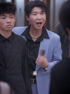 短剧《下山即巅峰：七个师姐超护短》69集短剧超清画质在线畅看