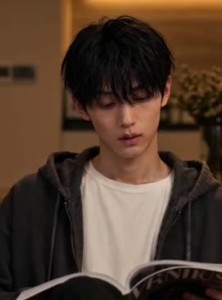 短剧《假意相伴，扮演临时恋人》30集短剧全集免费在线直接看