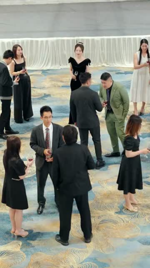 死对头破产后被我包养了(100集) 死对头破产后被我包养了(100集)短剧全集热力排行榜之一