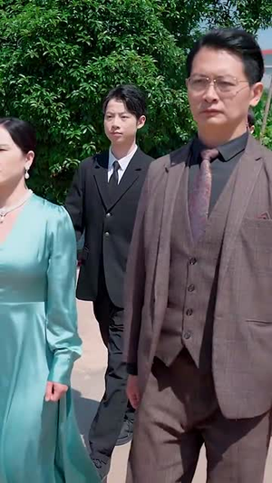 尘埃里遇见极光(30集) 尘埃里遇见极光(30集)短剧全剧终高清放送