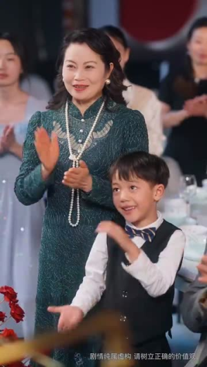 破产后被哥哥扔到他死对头家里(79集) 破产后被哥哥扔到他死对头家里(79集)短剧全集特惠限时看