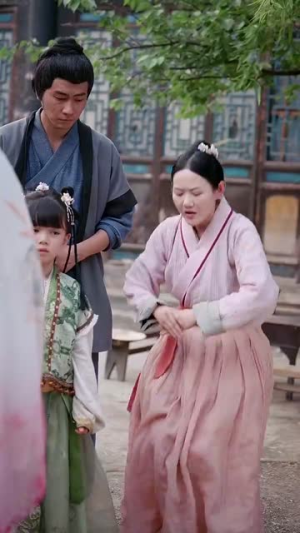 穿成绝嗣帝王唯一幼崽被团宠了(100集) 穿成绝嗣帝王唯一幼崽被团宠了(100集)短剧合集杜比音效版