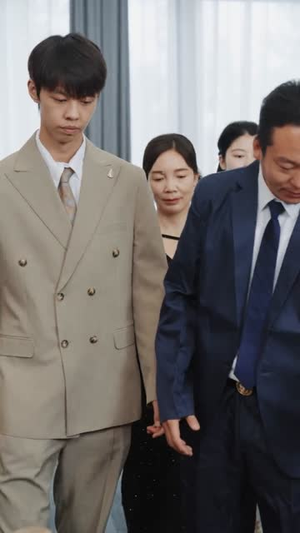 大学毕业后老婆孩子都有了 (81集) 大学毕业后老婆孩子都有了 (81集)短剧宝藏全集限免看