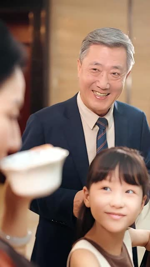 萌宝告状,农民工爹地是战神(60集) 萌宝告状,农民工爹地是战神(60集)短剧全剧终在线连看