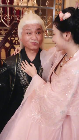 我长生不老，英雄救美被曝光了（72集）短剧完结全集限免刷