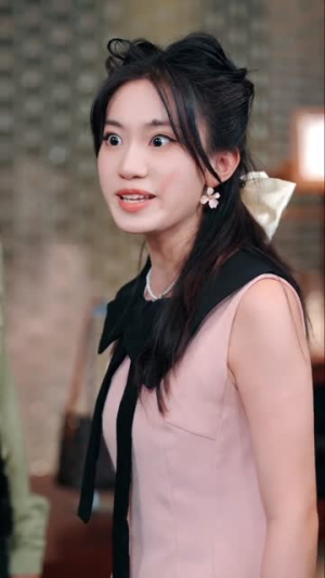 我掏出老人机,大小姐舍友破防了(66集) 我掏出老人机,大小姐舍友破防了(66集)短剧大结局连更全集