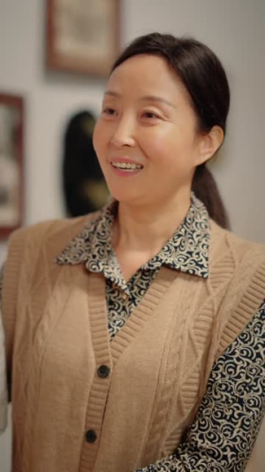 穿越荒年,全家靠我心声顿顿炫肉(71集) 穿越荒年,全家靠我心声顿顿炫肉(71集)短剧大结局限免特辑