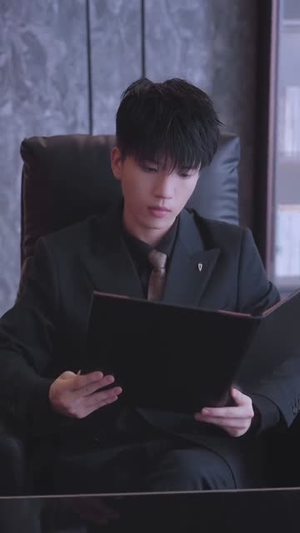 弟弟现在是下班时间（49集）短剧收官全集限免看