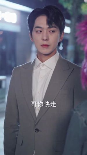 趁宝藏同桌没曝光,忽悠她做老婆(80集) 趁宝藏同桌没曝光,忽悠她做老婆(80集)短剧全集秒播无卡顿