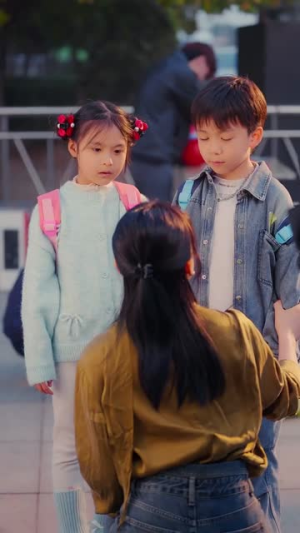 中年被裁后，我拿下总裁弟弟（66集）短剧合集蓝光画质