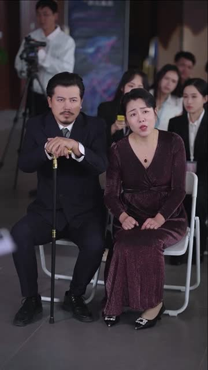 他在赚钱我在花,契约夫妻笑哈哈(68集) 他在赚钱我在花,契约夫妻笑哈哈(68集)短剧全集无删完整版