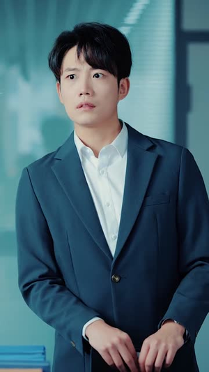 互换身体后,女上司替我整顿职场(68集) 互换身体后,女上司替我整顿职场(68集) 短剧大结局超前点映