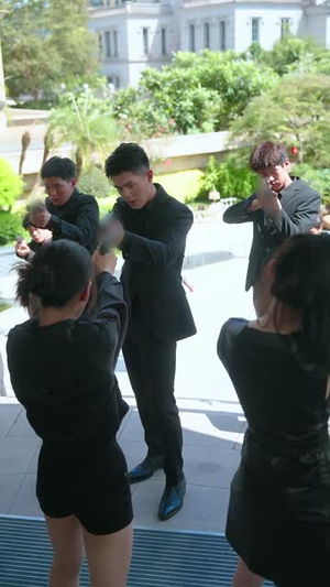 她是真神却装乖（64集）短剧终极大结局合集