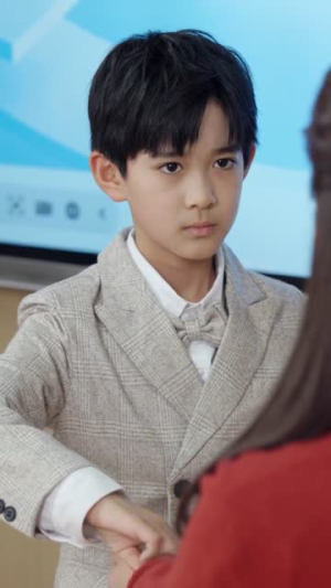 离谱你让小孩哥给大学生上课（81集）短剧大结局全集解锁