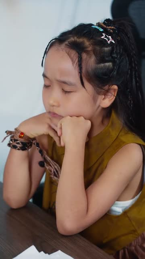 小祖宗在烂尾楼里风生水起(59集) 小祖宗在烂尾楼里风生水起(59集)短剧全集畅看无门槛