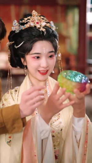 来回穿梭古代开局迎娶美女公主(77集) 来回穿梭古代开局迎娶美女公主(77集)短剧合集彩蛋完整版