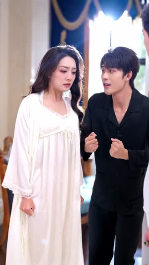 和顶流互穿后,真千金整顿内娱(80集) 和顶流互穿后,真千金整顿内娱(80集)短剧全集投屏大屏看