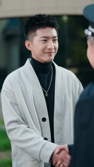 从负债到首富:怼人系统真香(80集) 从负债到首富:怼人系统真香(80集)短剧高分全集在线刷