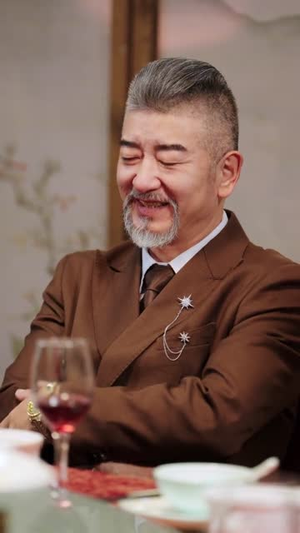 全球物价贬值退休老头富可敌国（80集）短剧合集蓝光画质