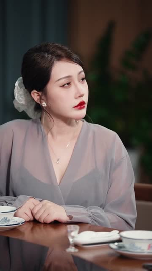 逆风翻盘被雷劈后我躺赢了(47集) 逆风翻盘被雷劈后我躺赢了(47集)短剧全集投屏大屏看