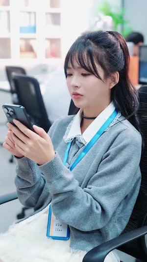 我和1000万隔着个老板（80集）短剧全系列免费畅享