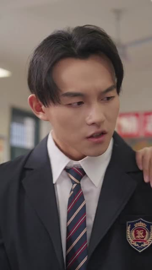 黄毛穿书,学霸也是霸(60集) 黄毛穿书,学霸也是霸(60集)短剧全集特惠限时看