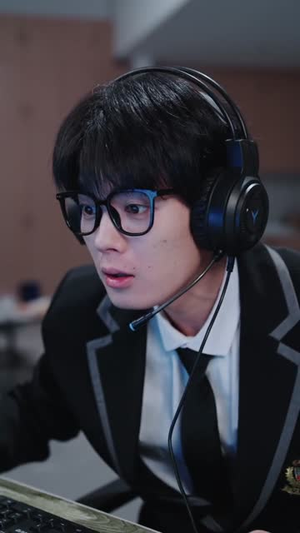 神级系统:我的智商能充值(77集) 神级系统:我的智商能充值(77集)短剧全集秒播无卡顿