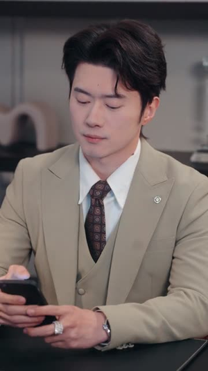 离婚后,我在豪门当保姆火成团宠(84集) 离婚后,我在豪门当保姆火成团宠(84集)短剧全集幕后花絮版