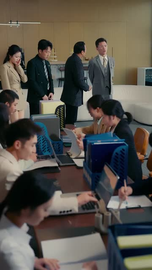 隐姓埋名遭弃,我掀豪门风云(60集) 隐姓埋名遭弃,我掀豪门风云(60集)短剧终章免费大放送