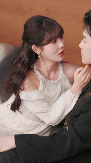 吻醒千年妖尊后,我被绑定了(100集) 吻醒千年妖尊后,我被绑定了(100集)短剧全剧免费合集