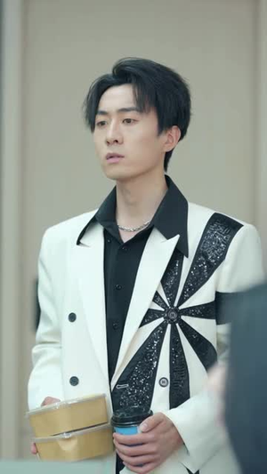 年终奖,公司发我假金元宝(59集) 年终奖,公司发我假金元宝(59集)短剧全集无删完整版