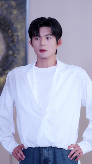 她位高权重，偏撩我（80集）短剧全集投屏大屏看