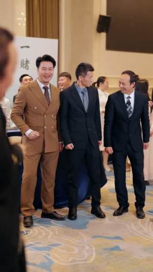 怎么办,四大校花联手曝光了我的财神身份(79集) 怎么办,四大校花联手曝光了我的财神身份(79集)短剧全集高清无码版