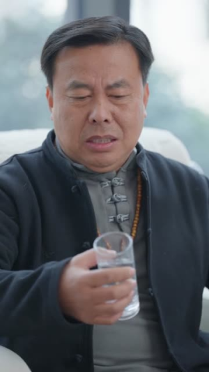 留学遇老道，我靠风水逆袭（81集）短剧全集热力排行榜之一