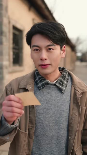 穿越两界:靠一袋米走上人生巅峰(80集) 穿越两界:靠一袋米走上人生巅峰(80集)短剧全系列免费畅享