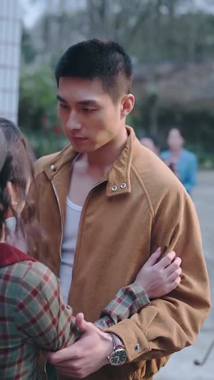 怀上三胞胎后，我被冷面村霸宠上天（72集）短剧终章免费大放送