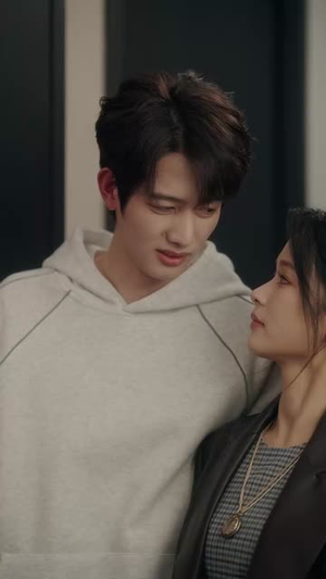 晚风停在她身后（61集）短剧合集导演剪辑版