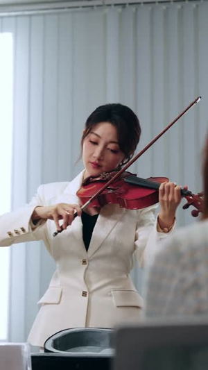 笼中窥爱（68集）短剧合集杜比音效版